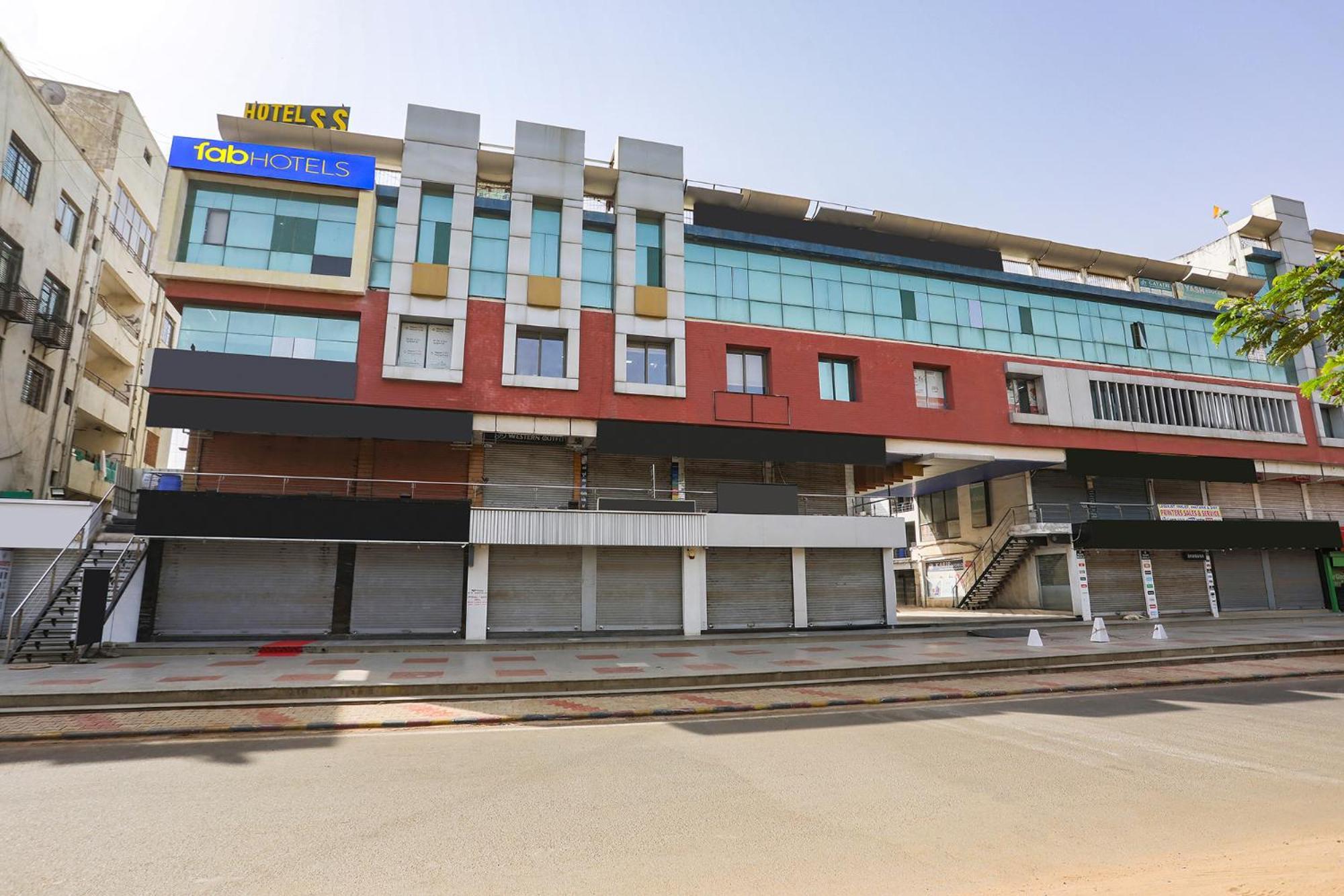 Hotel Fabhotel Ss - Opp Vishwakarma Engineering College Ahmedabad