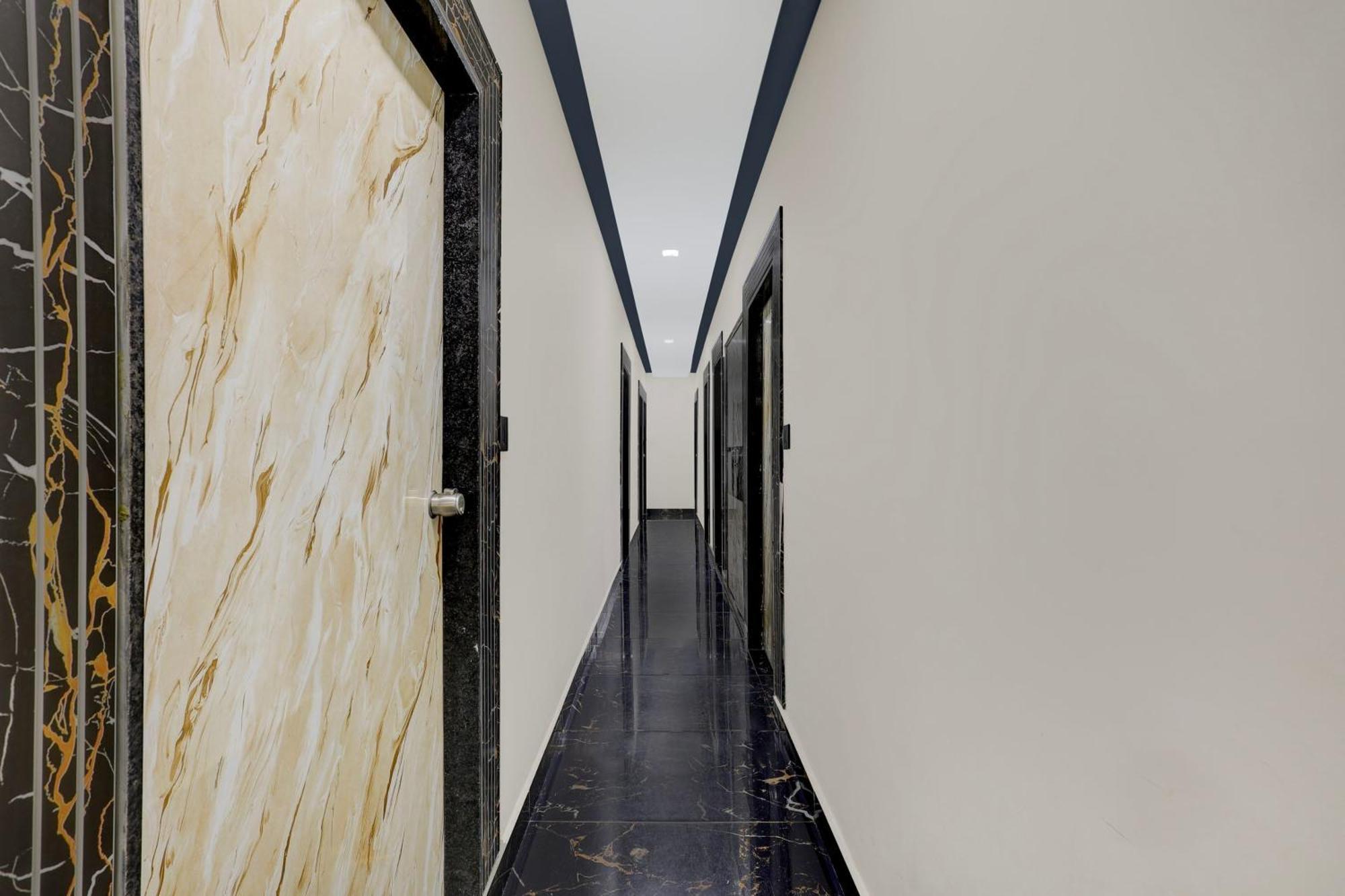 Hotel O New Westin Park 3*