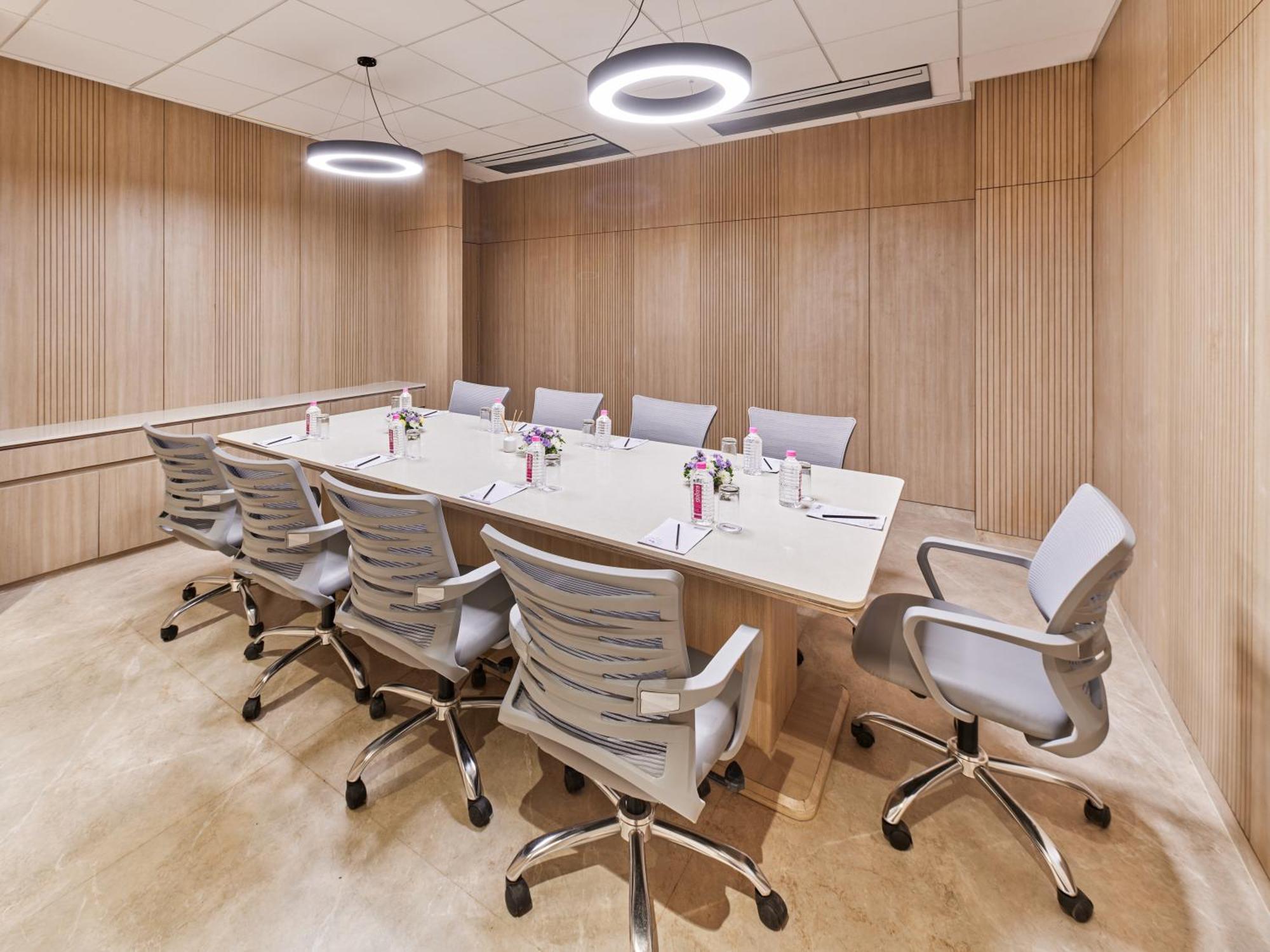 Biznotel By Pride Motera 4* Ahmedabad