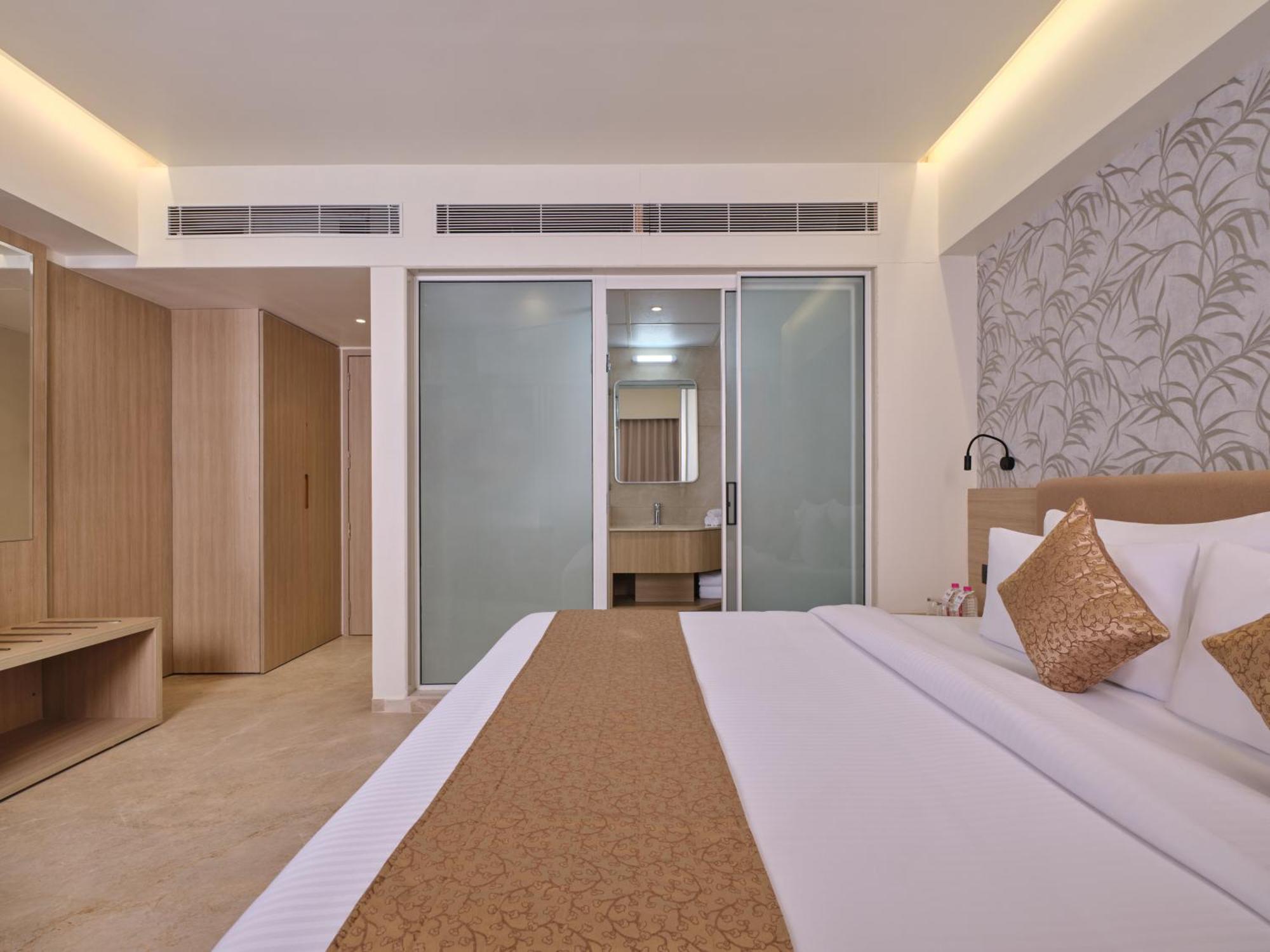 Hotel Biznotel By Pride Motera