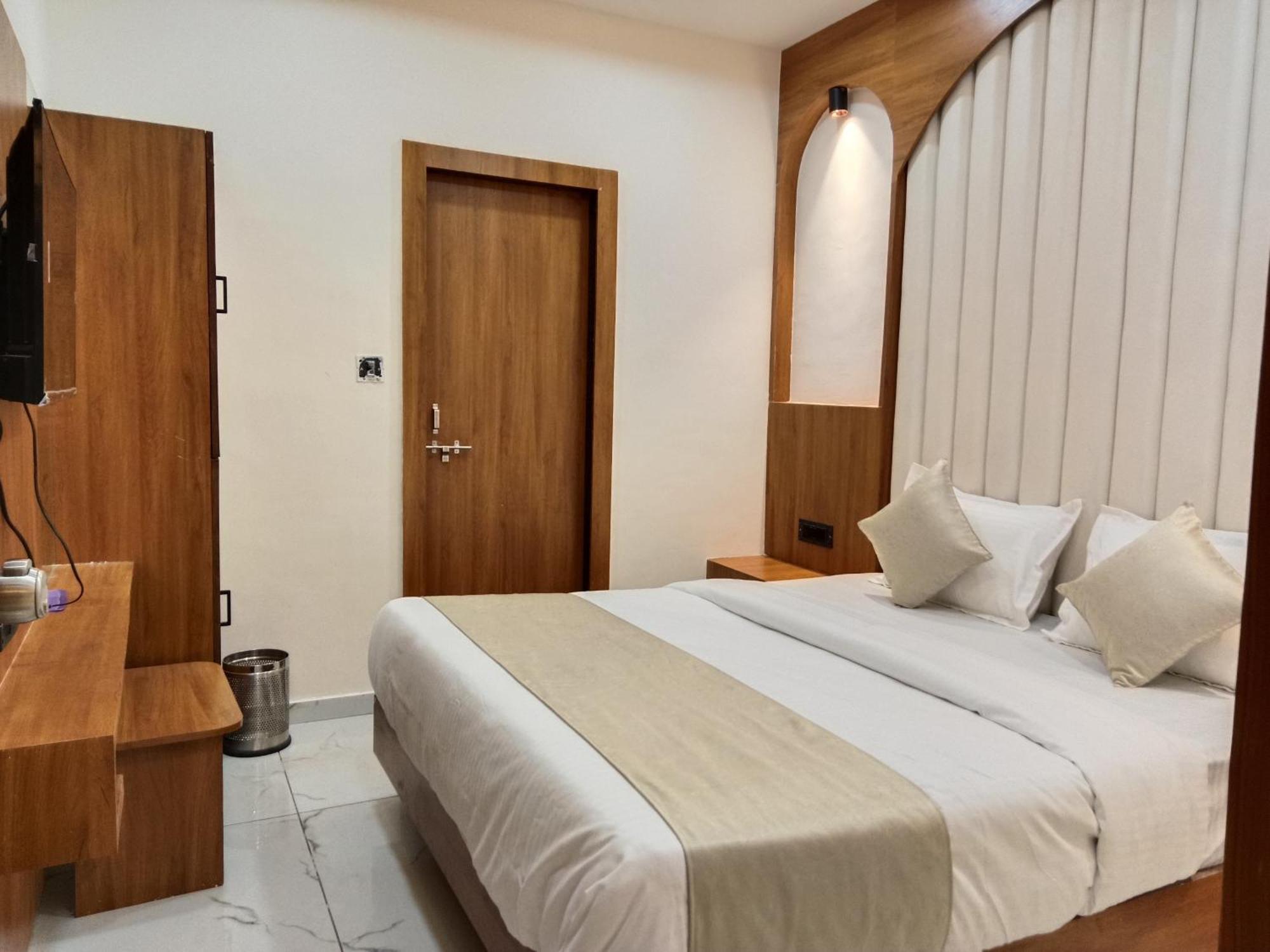 Hotel Zone 3*