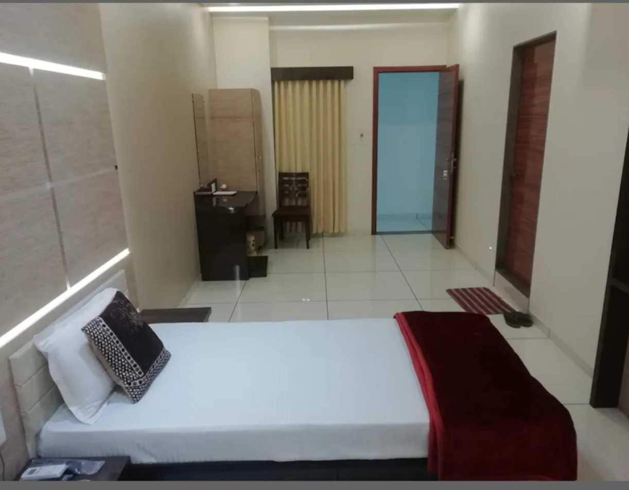 Townhouse Ion Digital Sanand 4*