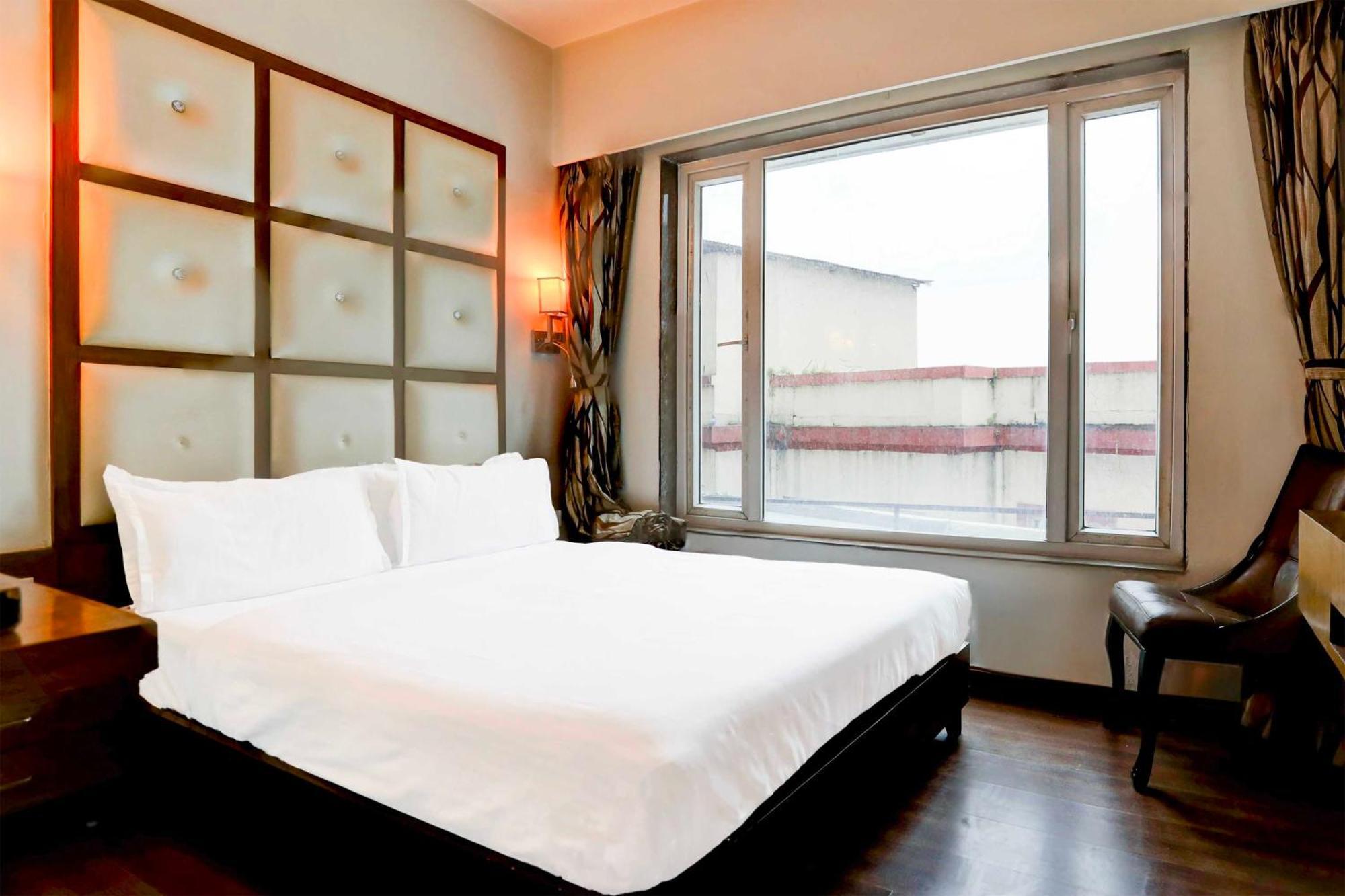 Townhouse Oak Junction Hotel 4*