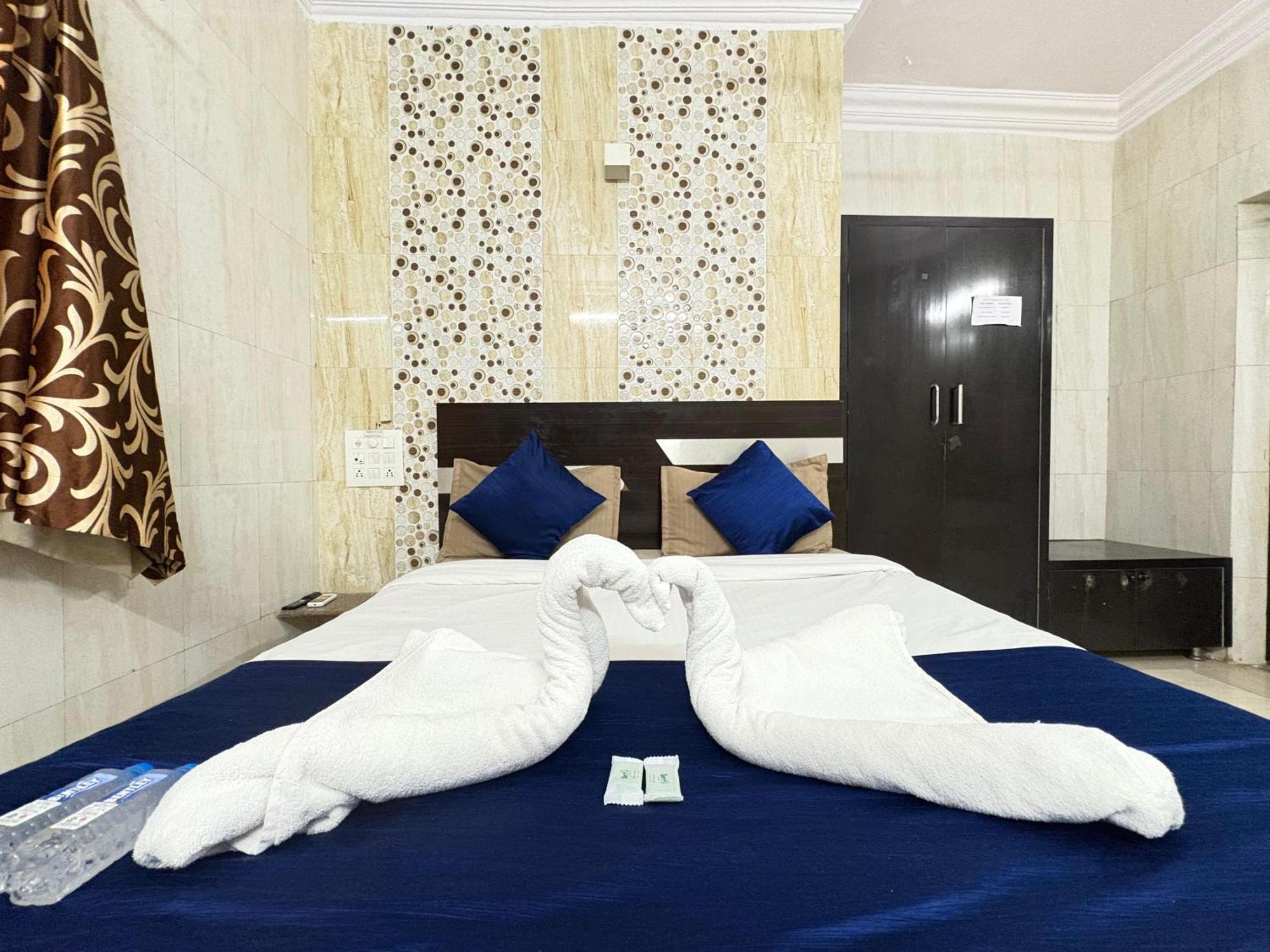 Jasmine Paldi Hotel