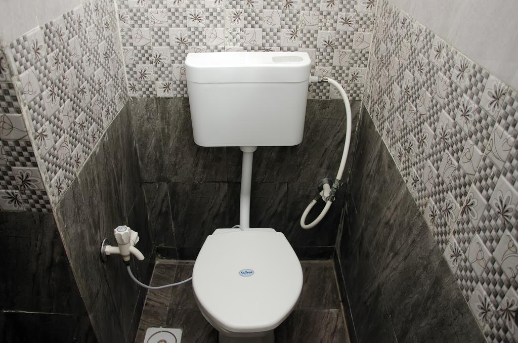Oyo Prahlad Nagar Garden Hotel