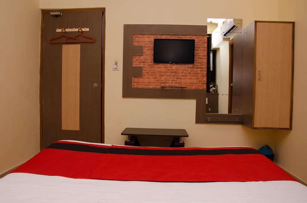 Oyo Prahlad Nagar Garden Hotel Ahmedabad