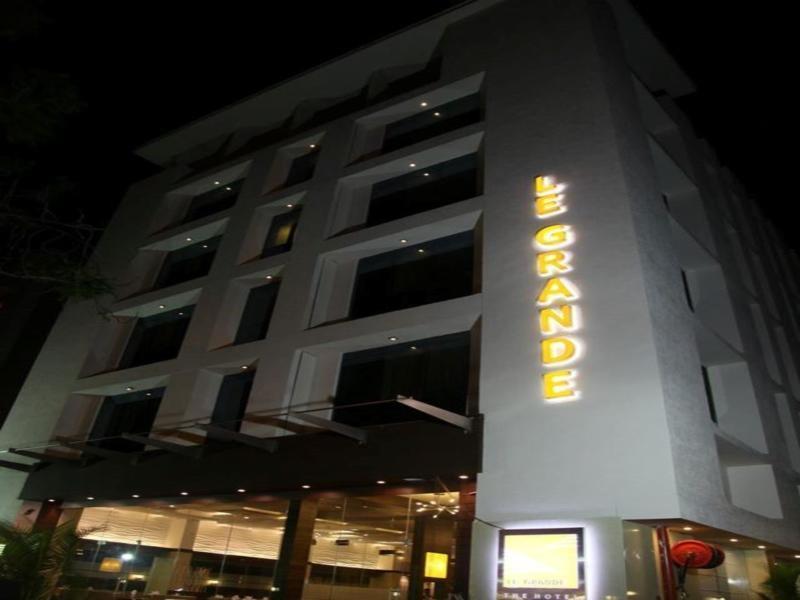 Hotel Le Grande Residency -unmarried Couples Are Not Allowed