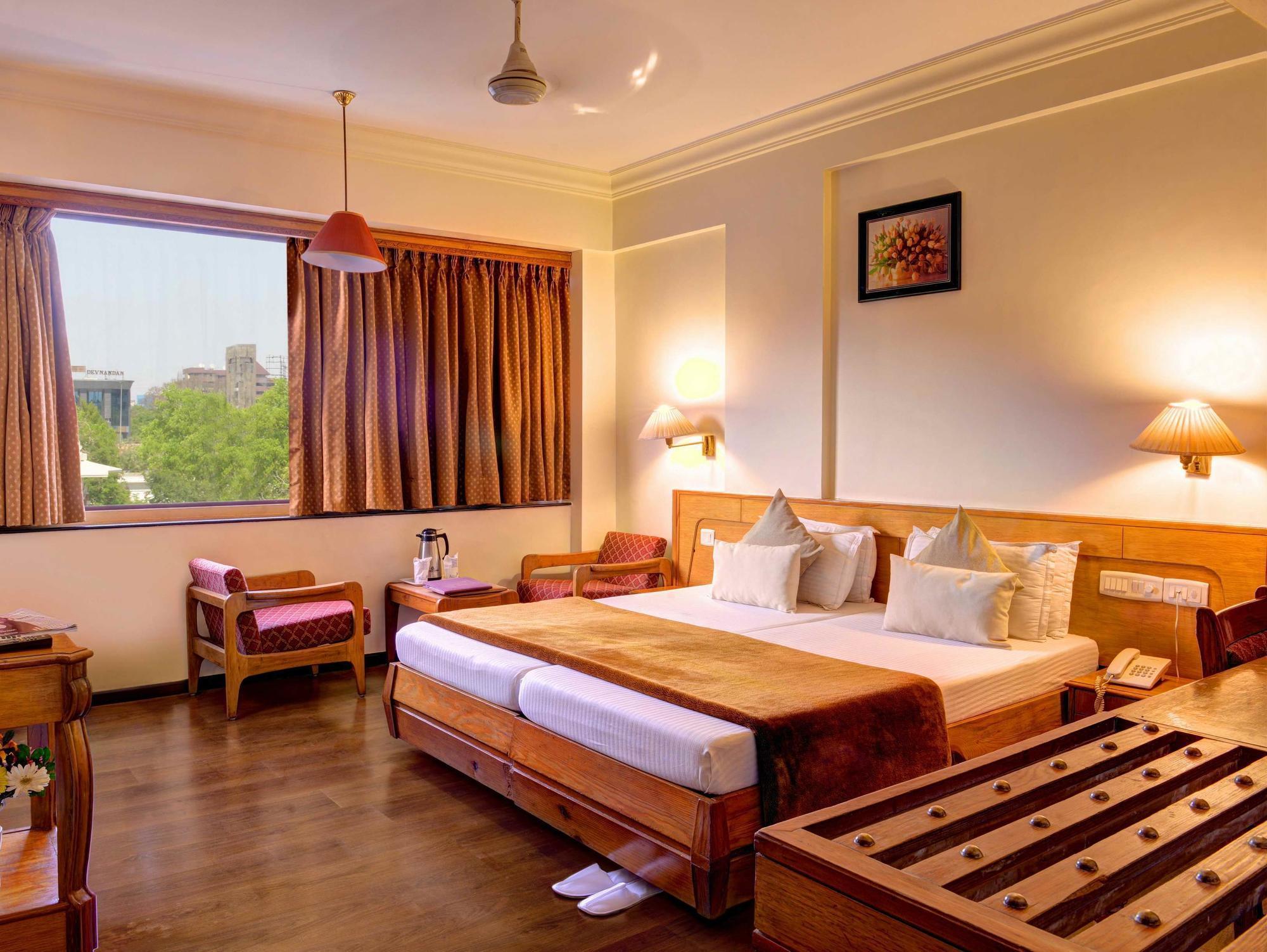 Pinnacle Hotel