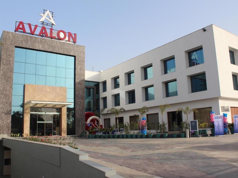 Avalon & Banquets 3*