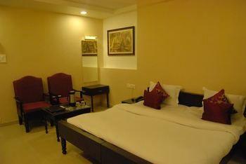 Sahaj Palace 3*