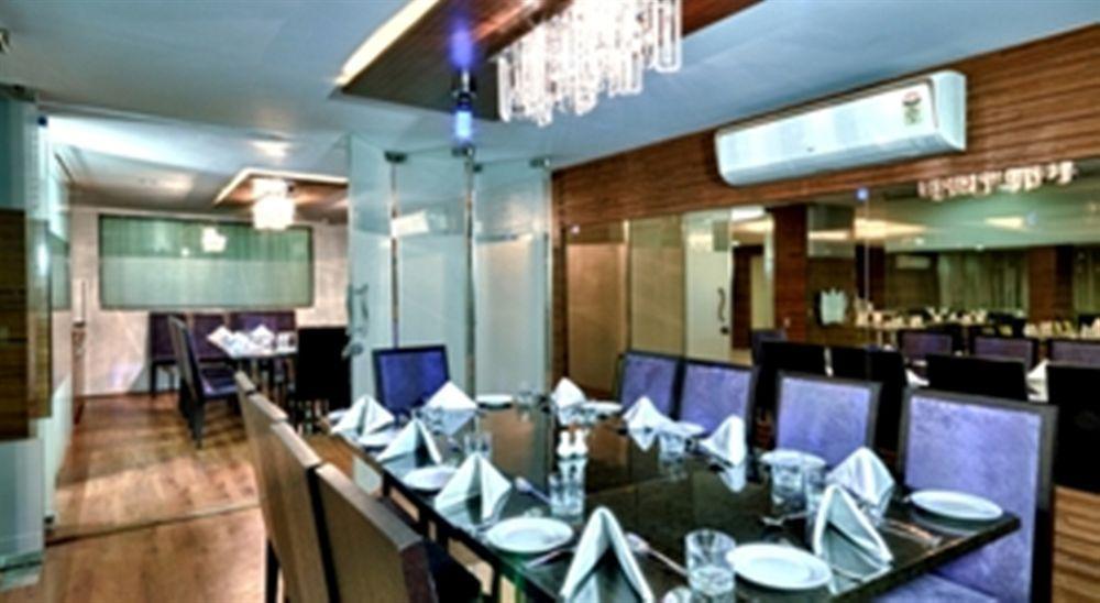 3 By Oyo Nami Residency, 4* Ahmedabad