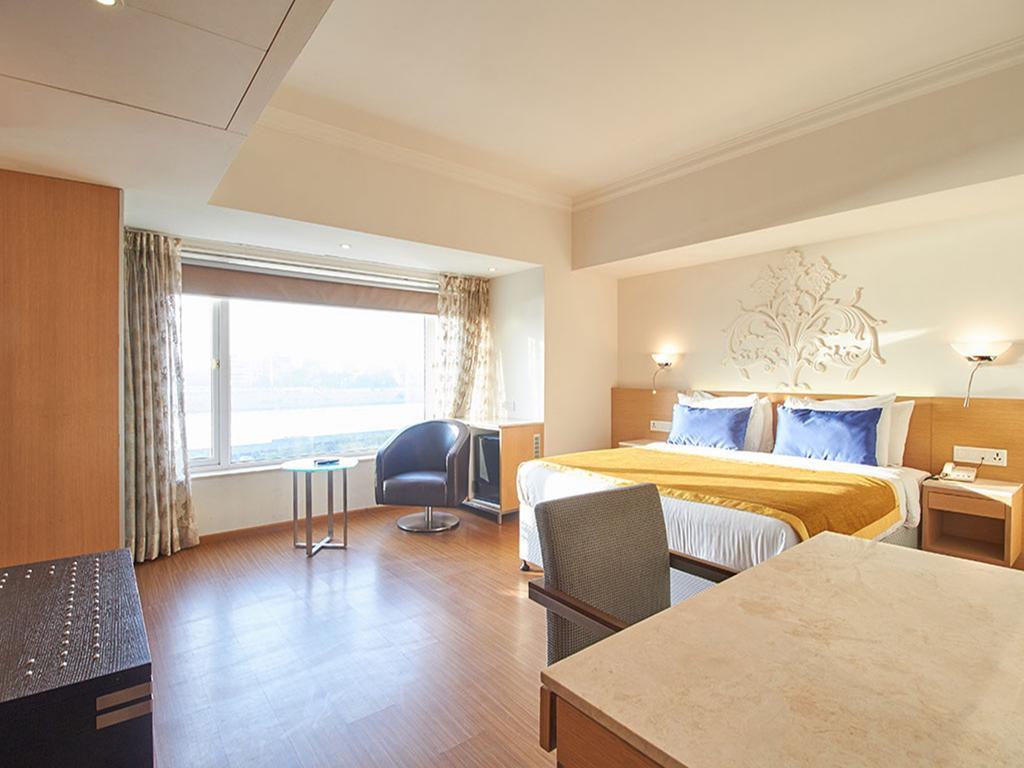 Hotel Sarovar Portico Rivera 4*