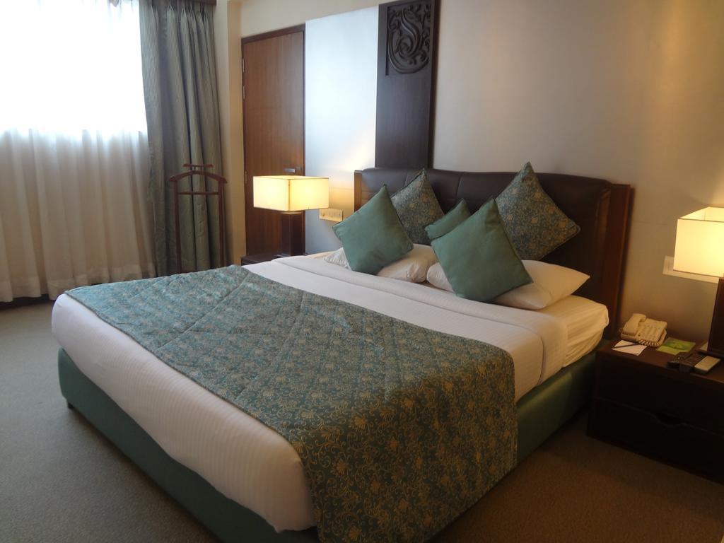 The Fern Residency, Subhash Bridge, Hotel 4*