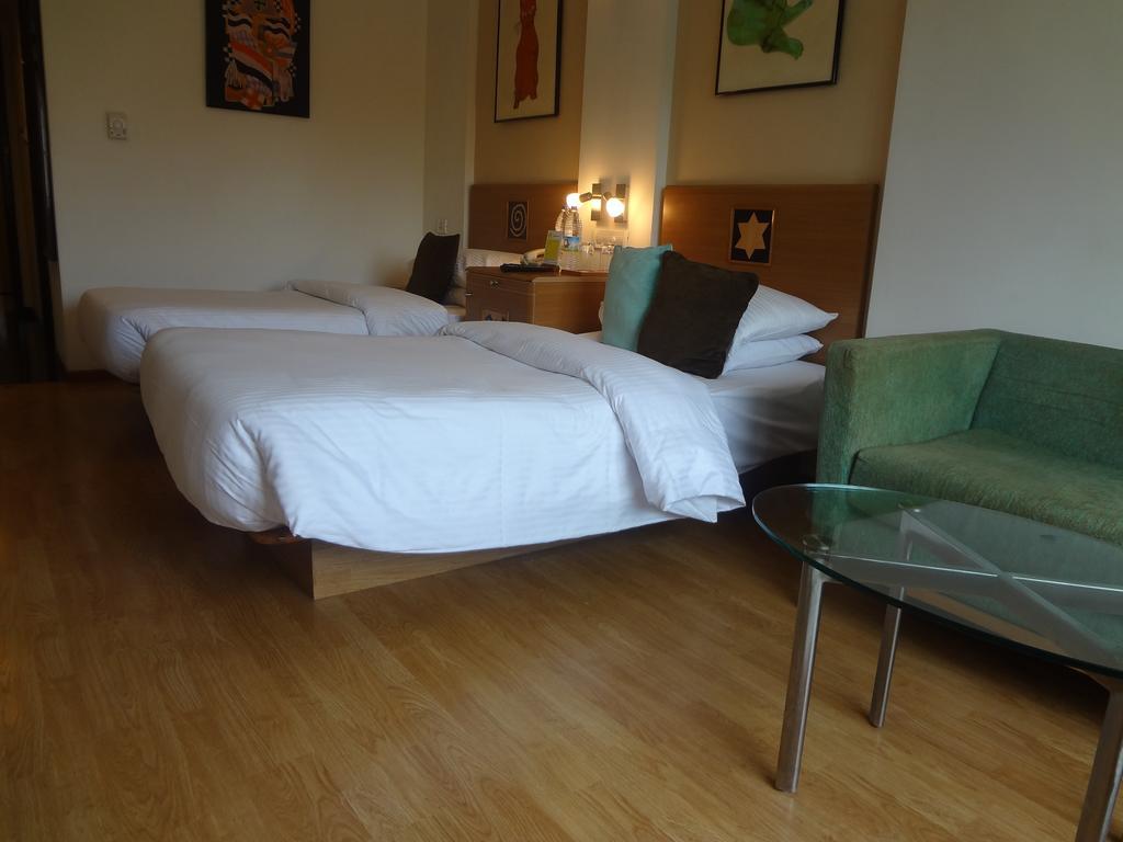 Lemon Tree Hotel, Hotel