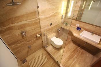Hotel Oyo Premium Thaltej Cross Rd Sg Highway 3*