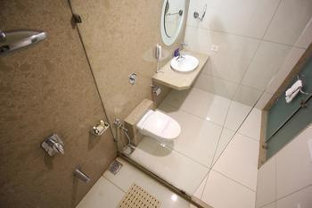 Oyo Premium Thaltej Cross Rd Sg Highway Ahmedabad