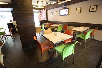 Hotel Oyo Premium Thaltej Cross Rd Sg Highway Ahmedabad