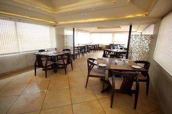 Hotel Oyo Premium Thaltej Cross Rd Sg Highway 3*