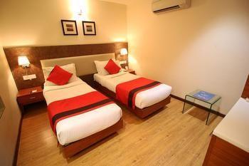 Hotel Oyo Premium Thaltej Cross Rd Sg Highway