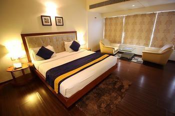 Hotel Oyo Premium Thaltej Cross Rd Sg Highway 3*