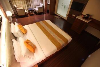 Hotel Oyo Premium Thaltej Cross Rd Sg Highway Ahmedabad