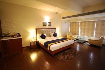 Hotel Oyo Premium Thaltej Cross Rd Sg Highway Ahmedabad