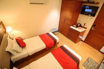 Hotel Oyo Premium Thaltej Cross Rd Sg Highway 3*