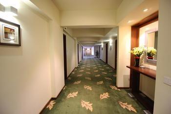 Hotel Oyo Premium Thaltej Cross Rd Sg Highway