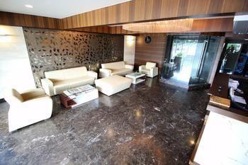Hotel Oyo Premium Thaltej Cross Rd Sg Highway