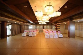 Hotel Oyo Premium Thaltej Cross Rd Sg Highway Ahmedabad