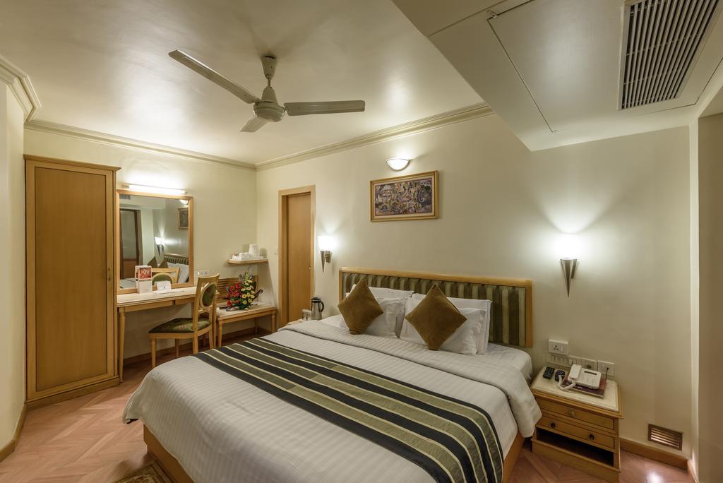 Hotel Comfort President Near Junction Station Ahmedabad