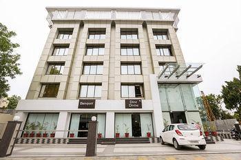 Hotel Zo Navrangpura Commerce College