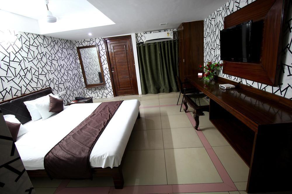 Hotel Oyo Gandhi Ashram Road
