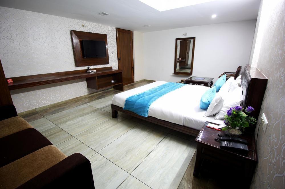 Oyo Gandhi Ashram Road Ahmedabad