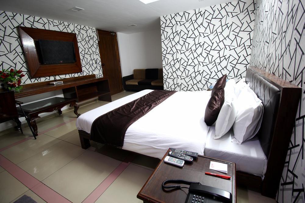 Hotel Oyo Gandhi Ashram Road Ahmedabad