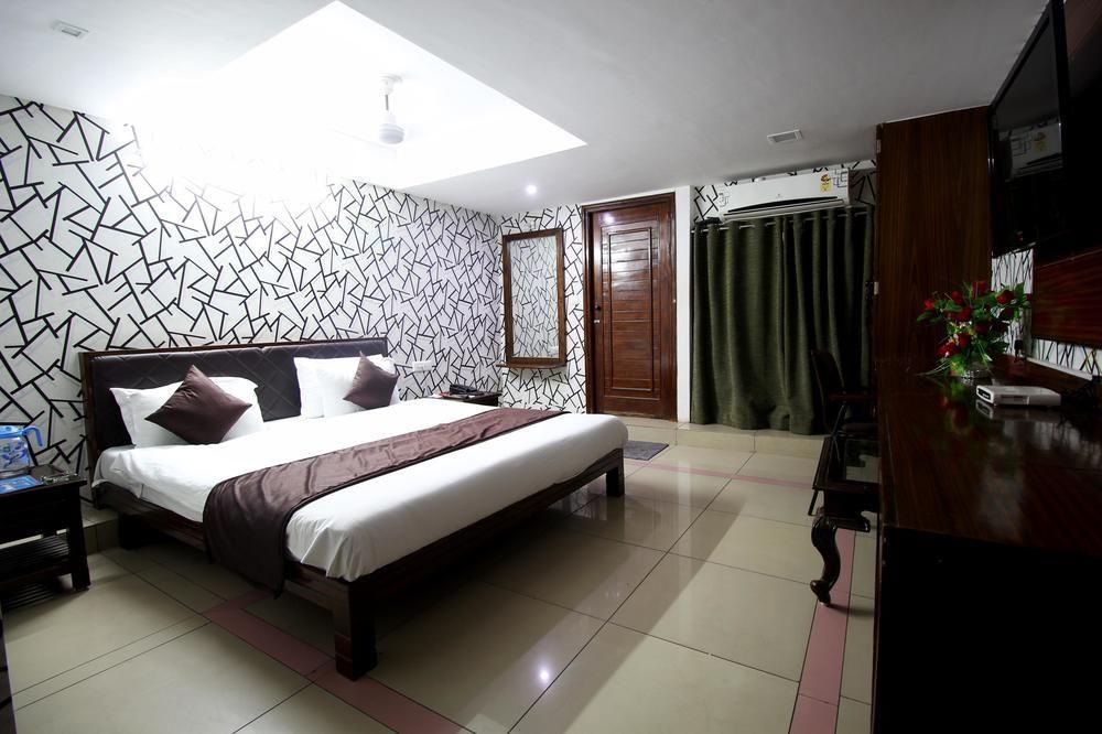 Oyo Gandhi Ashram Road Ahmedabad