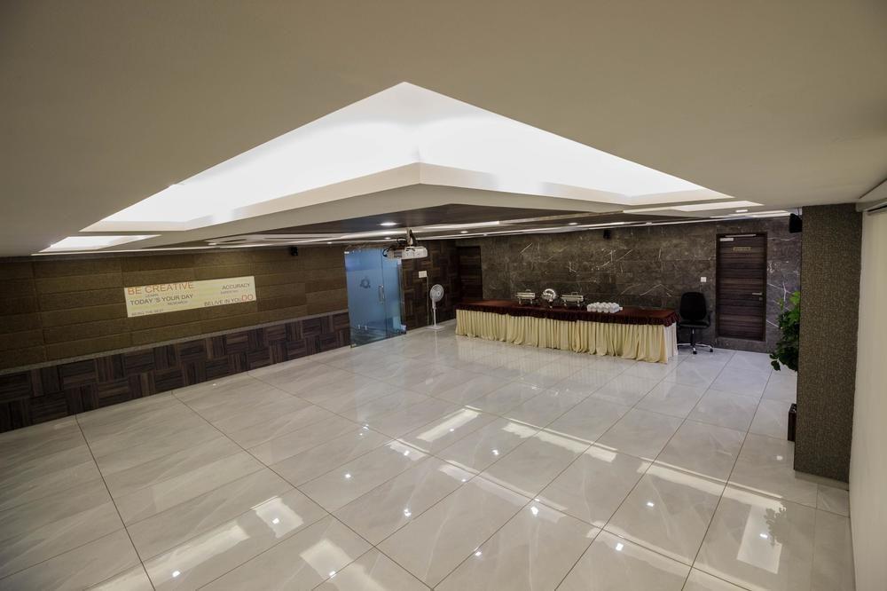 Hotel Oyo High Court Sg Highway Ahmedabad