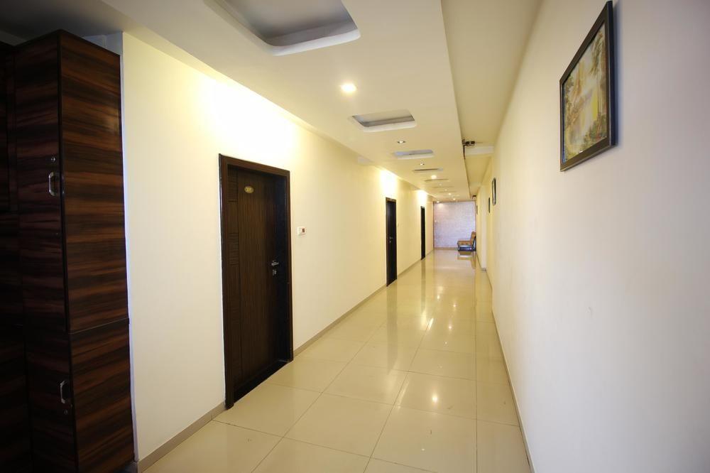 Hotel Oyo Premium Law Garden C G Road 3*