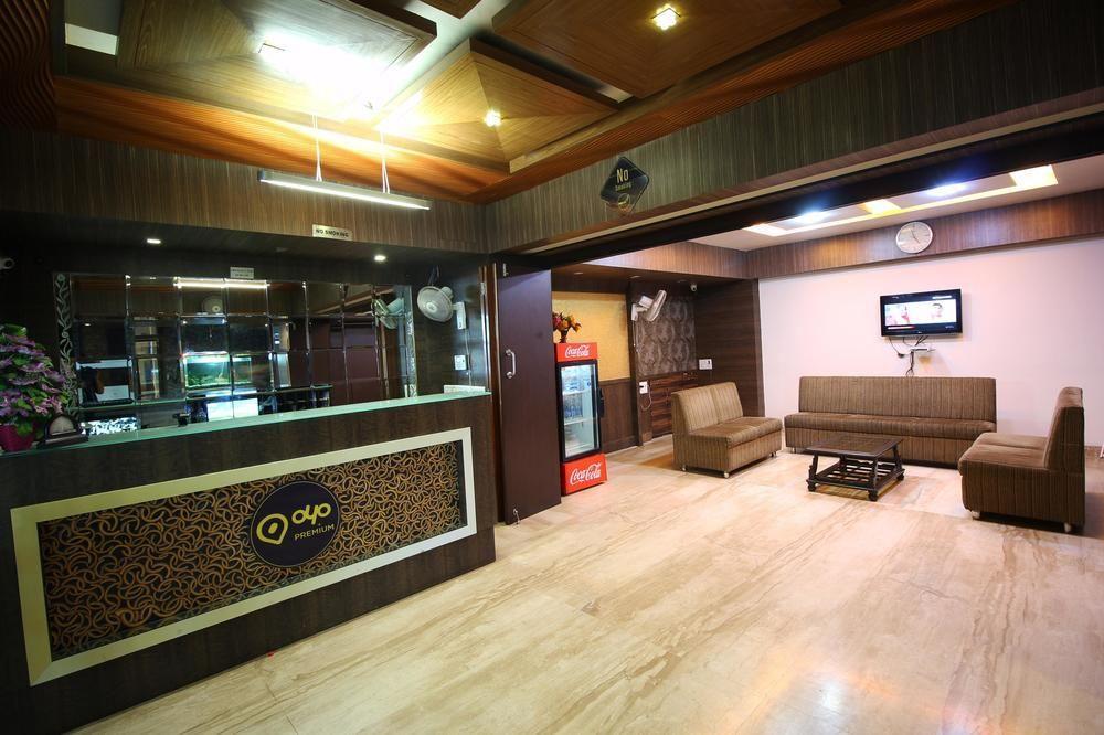 Oyo Premium Law Garden C G Road Ahmedabad