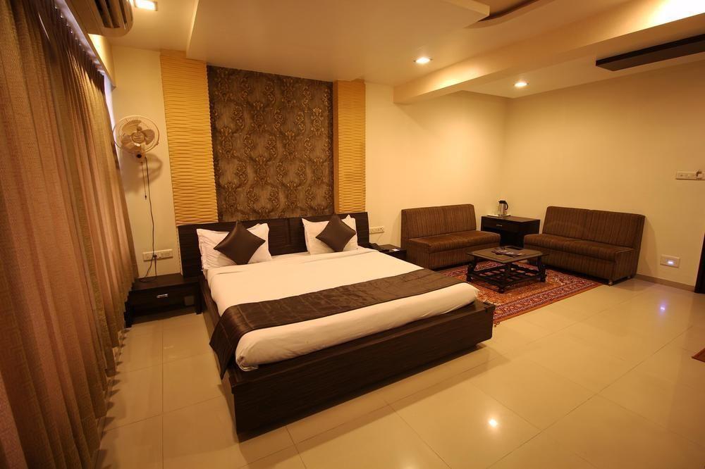 Hotel Oyo Premium Law Garden C G Road Ahmedabad
