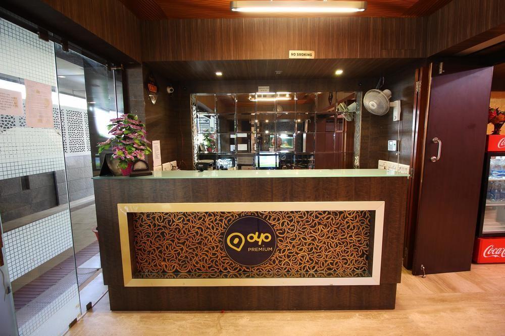Hotel Oyo Premium Law Garden C G Road