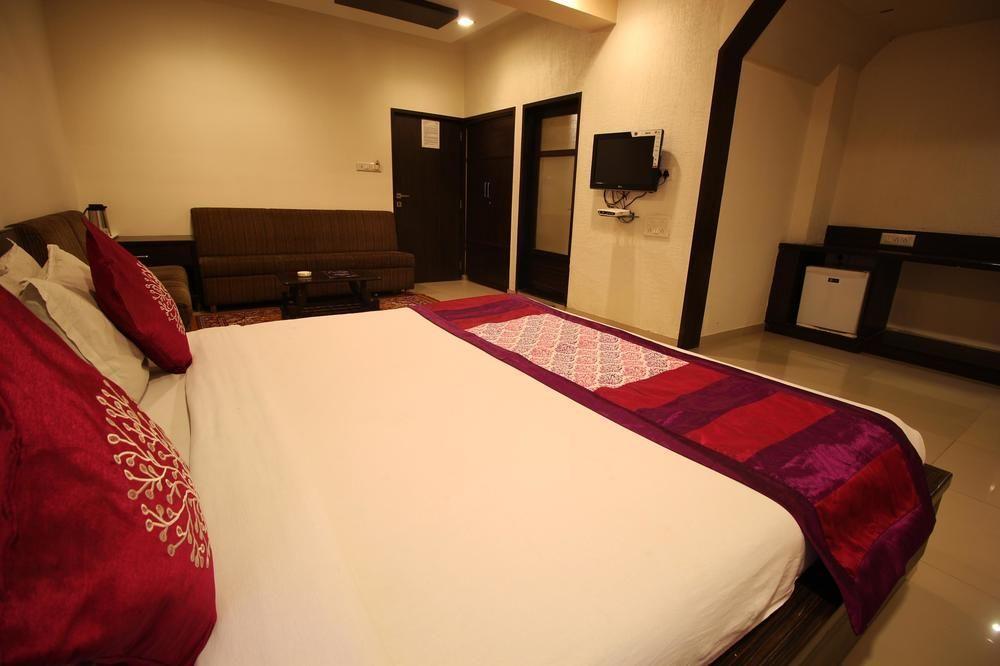 Hotel Oyo Premium Law Garden C G Road Ahmedabad