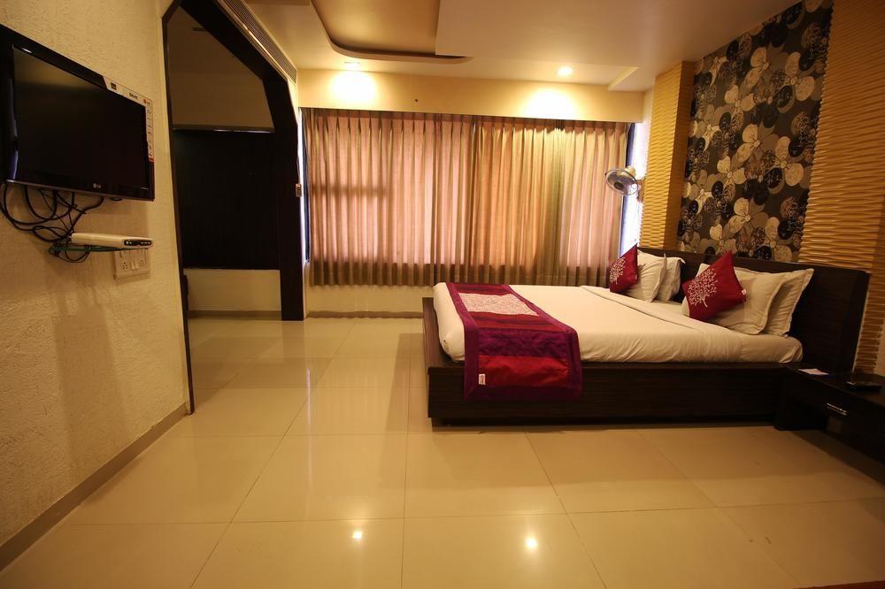 Hotel Oyo Premium Law Garden C G Road