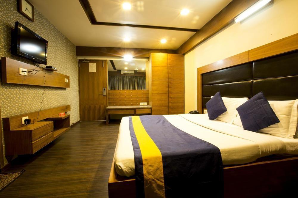 Hotel Oyo Premium Ashram Road Ii