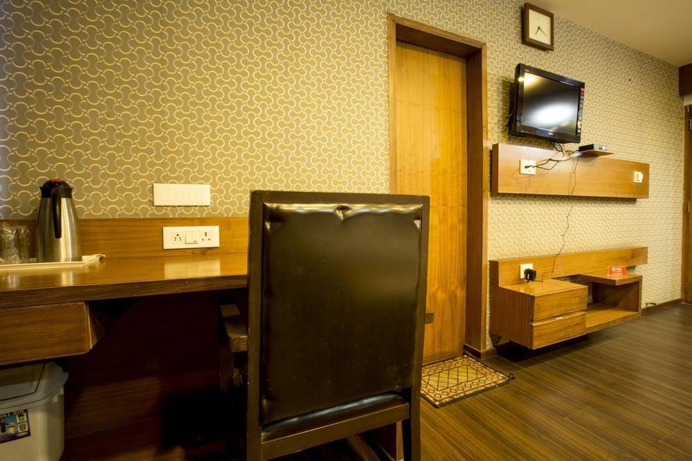 Hotel Oyo Premium Ashram Road Ii Ahmedabad