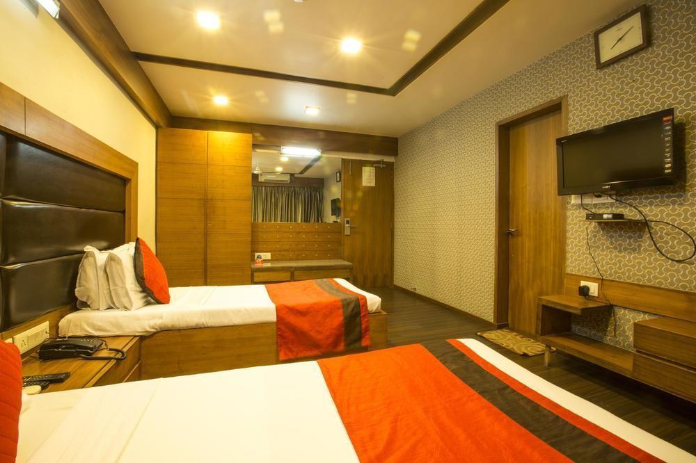 Oyo Premium Ashram Road Ii Ahmedabad