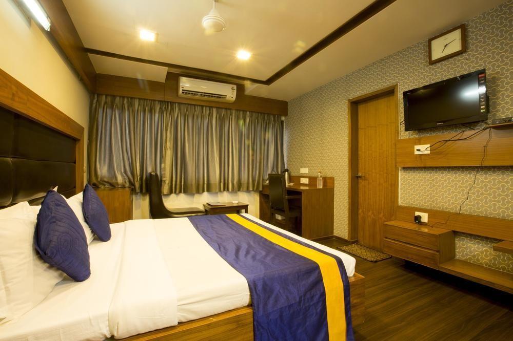 Hotel Oyo Premium Ashram Road Ii