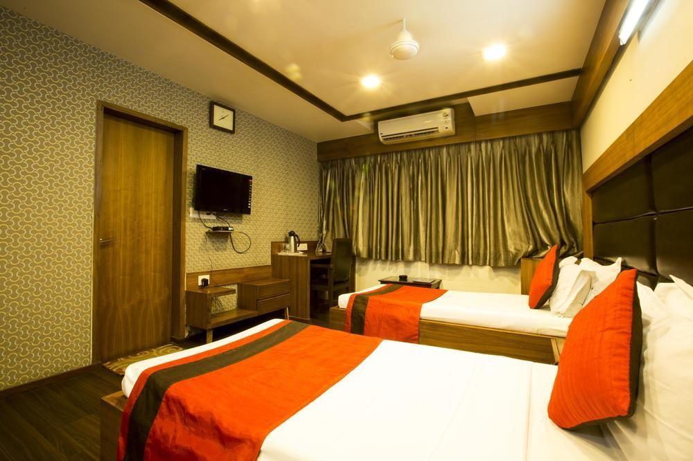 Hotel Oyo Premium Ashram Road Ii Ahmedabad