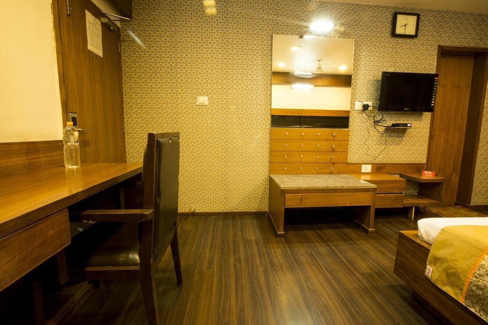 Oyo Premium Ashram Road Ii