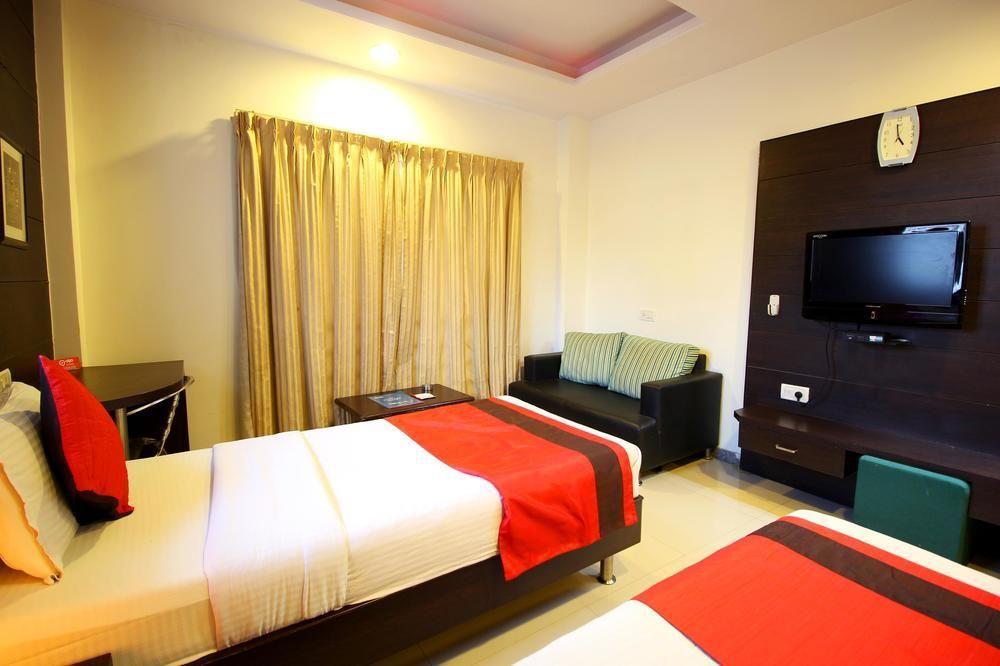 Oyo Premium Paldi Cross Road Ahmedabad